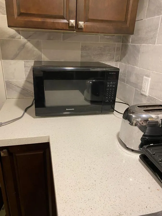 Beautiful Lower Level 2 Bedroom Aprt 토론토