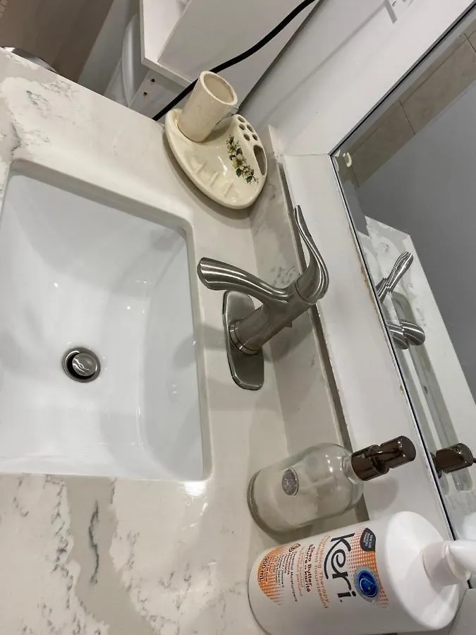 Beautiful Lower Level 2 Bedroom Aprt 토론토