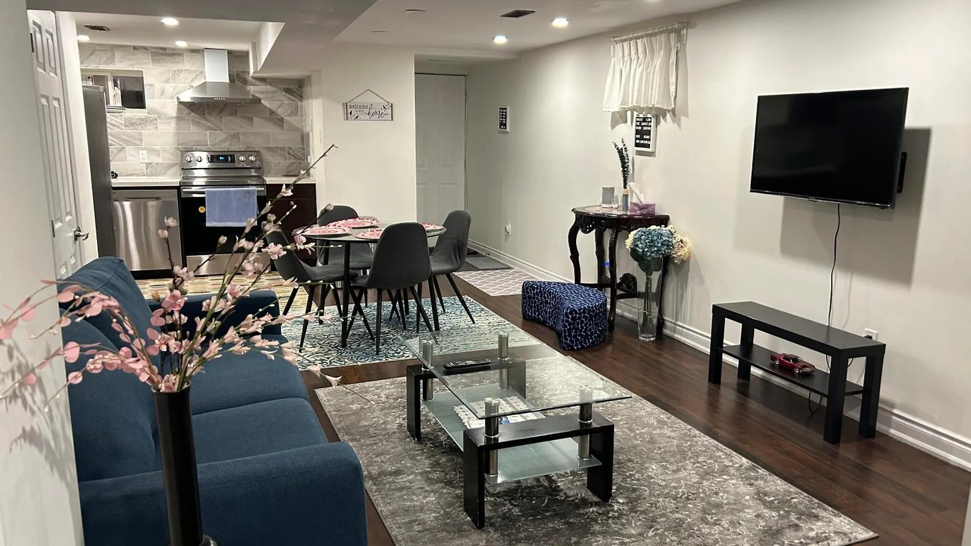 Beautiful Lower Level 2 Bedroom Aprt 토론토